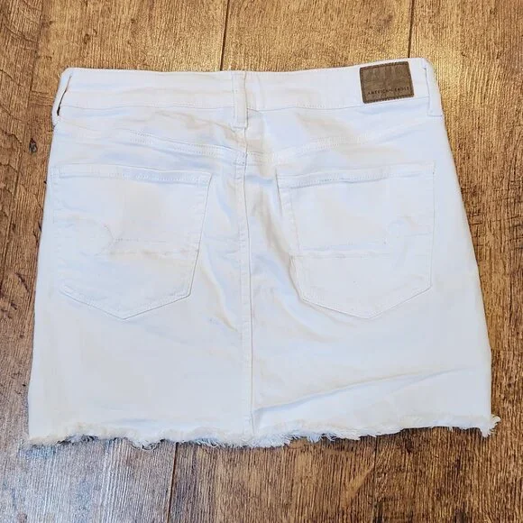 AMERICAN EAGLE Hi-Rise Mini Distressed White Jean Skirt - Sz 8 - Picture 2 of 5